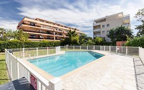 Pretty Studio Swimming Pool And Sea